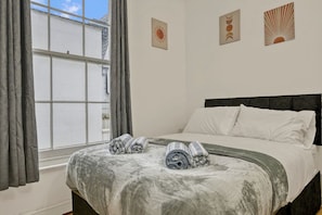 2 Schlafzimmer, Schreibtisch, Bügeleisen/Bügelbrett, kostenloses WLAN