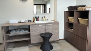 Hårføner og håndklær