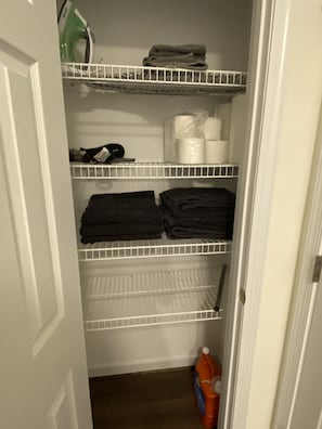 Interior - Stylish 3BR Apt, with Yard & Parking - Near RVA's attractions (Richmond)