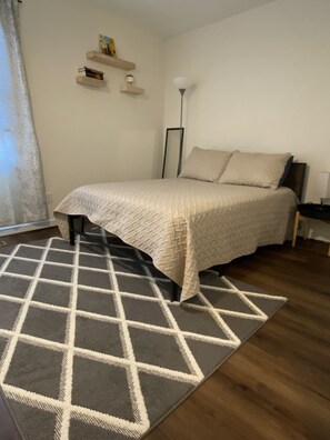 3 bedrooms, iron/ironing board, WiFi, bed sheets - Stylish 3BR Apt, with Yard & Parking - Near RVA's attractions (Richmond)