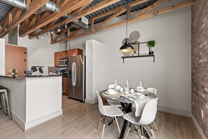 Dining - Intimate 2BD with Unique Style in the heart of FW (Fort Worth)