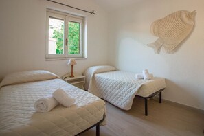 2 bedrooms, iron/ironing board, WiFi, bed sheets