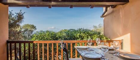 تناول الطعام بالخارج