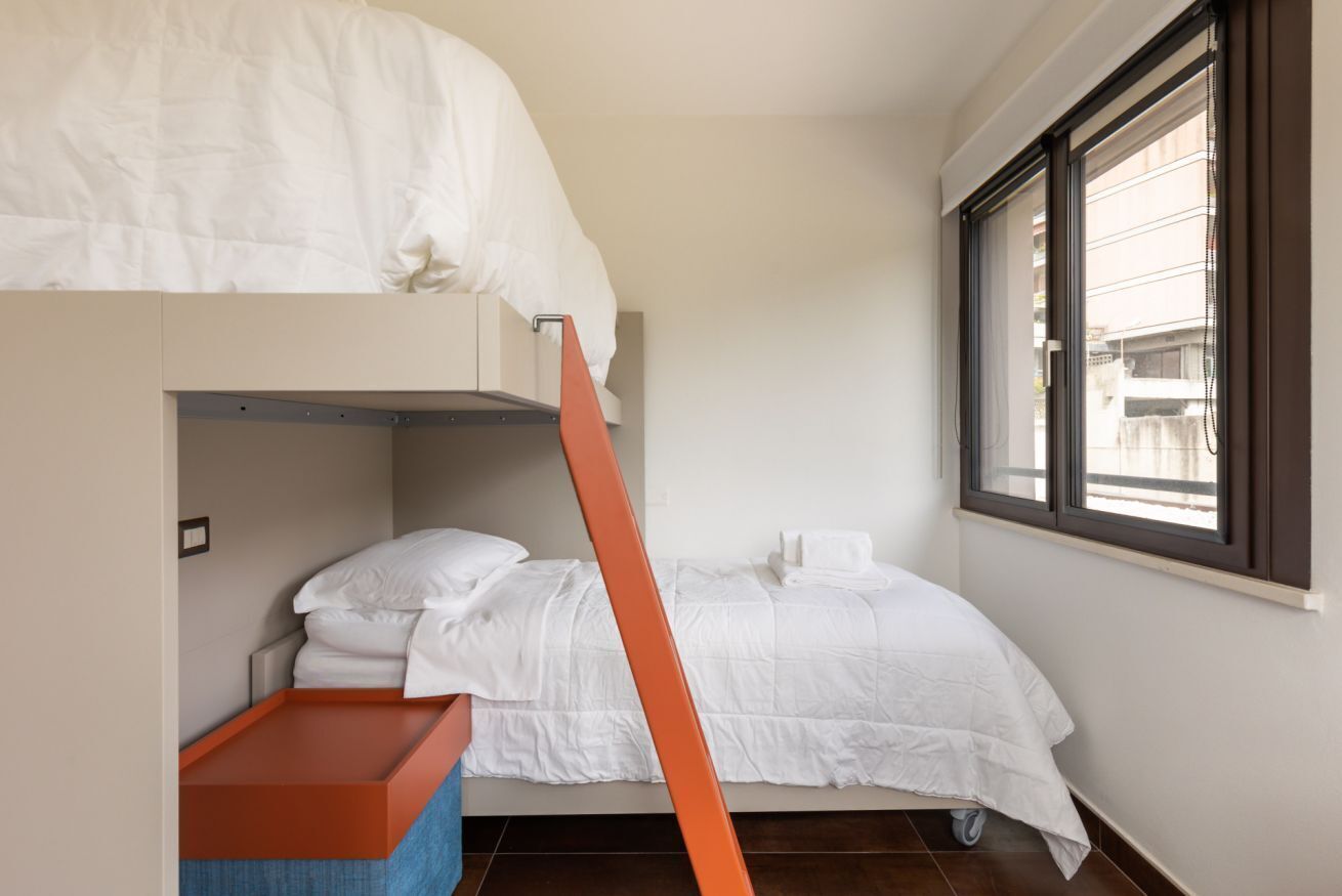 2 quartos, ferros/tábuas de passar roupa, Wi-Fi, roupa de cama