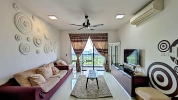Standard Condo, 3 Bedrooms, City View | Living area
