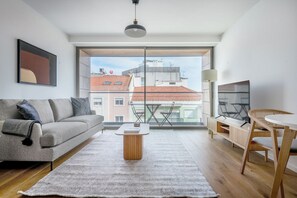 TV, stereo - Blueground | Avenidas Novas, full kitchen (Lisbon)