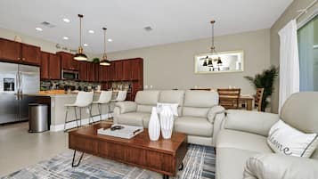 Een smart-tv en boeken