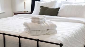 4 bedrooms, iron/ironing board, WiFi, bed sheets