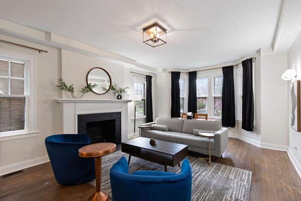 Smart TV - Boston Edison District Beautiful 4 BD/2.5 BA Home (Detroit)