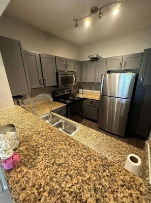 Private kitchen - Luxury Modern 2BR 2Bath Apartment (Houston)