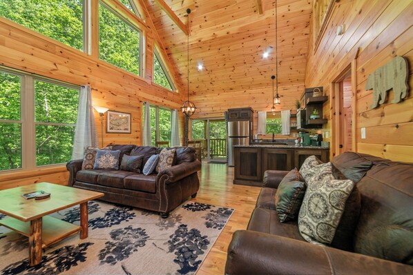 Smart TV, fireplace, video games - Centrally Located!~Newly Built Cabin with 1 Bedroom and 1 Open Loft Bedroom  (Sevierville)