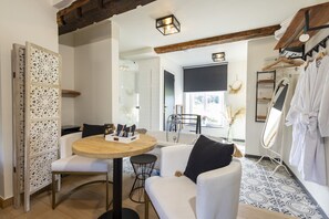 تجهيزات عازلة للصوت وواي فاي مجانًا