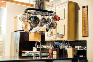 Fridge, microwave, oven, stovetop - Urban Green Lake Gem | Stadium Transit (Seattle)