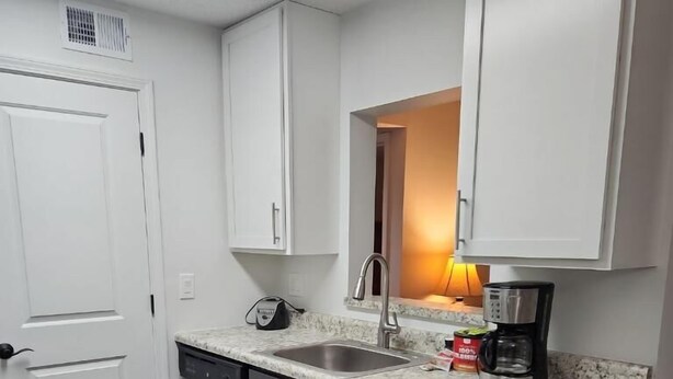 Design Apartment | Private kitchen | Full-sized fridge, microwave, cookware/dishes/utensils, paper towels - Miami Gallery 63 Entire Place  (Oxford)