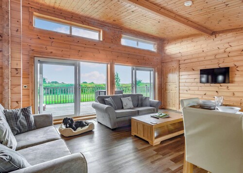 Luxurious and contemporary Finnish log lodge.