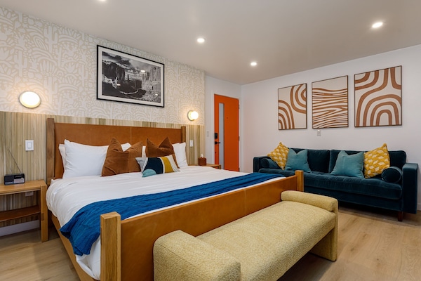 Deluxe Double Room | Desk, laptop workspace, blackout curtains, iron/ironing board