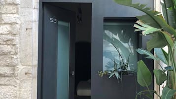 Apartment, 1 Bedroom | Property entrance