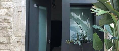 Apartment, 1 Bedroom | Property entrance