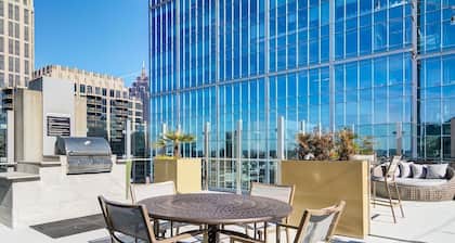2BR Relaxing High-Rise ATL Condo -King Bed & Free Parking! Balcony w/ City View!