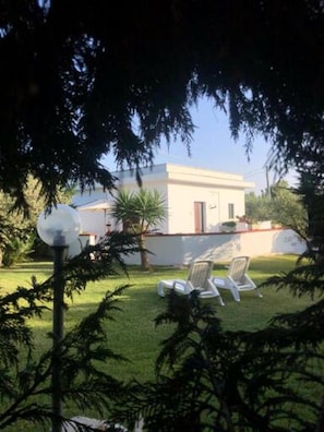 Property grounds - Villa 'Villino Perla' with Private Terrace, Wi-Fi and Air Conditioning (Otranto)