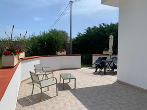 屋外ダイニングエリア