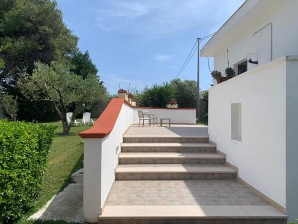 Property grounds - Villa 'Villino Perla' with Private Terrace, Wi-Fi and Air Conditioning (Otranto)