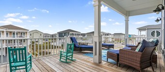 Jaanvi's Beach House on Ocean Isle Beach, private pool, spa, elevator, close walk to the beach