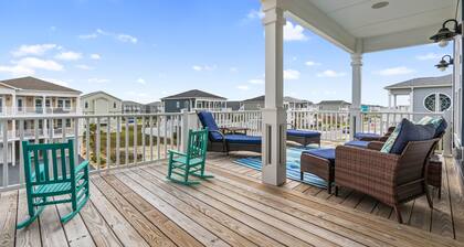 Jaanvi's Beach House on Ocean Isle Beach, private pool, spa, elevator, close walk to the beach