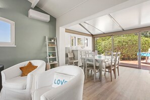 Interior - Villa 'Agachelo' with Sea View, Wi-Fi and Air Conditioning (Fréjus)