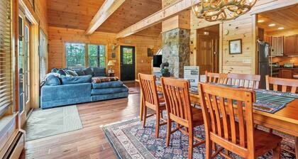 Whippoorwill - Wooded location, hot tub, close to downtown Oquossoc