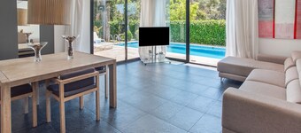 Holiday Home 'Sunny House' with Sea View, Wi-Fi and Air Conditioning