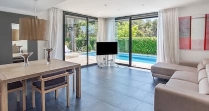 Holiday Home 'Sunny House' with Sea View, Wi-Fi and Air Conditioning