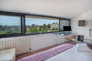 3 bedrooms, free WiFi, bed sheets - Holiday Home 'Sunny House' with Sea View, Wi-Fi and Air Conditioning (Sant Pere de Ribes)