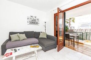 TV - Apartment 'Biniforcat' with Shared Pool, Private Terrace and Wi-Fi (Los Delfines)