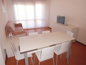 Interior - Apartment 'Residence Il Panfilo Sul Mare' with Sea View, Shared Pool and Private Terrace (Jesolo)