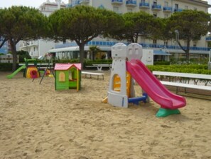 Children’s area - Apartment 'Residence Il Panfilo Sul Mare' with Sea View, Shared Pool and Private Terrace (Jesolo)