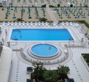 Pool - Apartment 'Residence Il Panfilo Sul Mare' with Sea View, Shared Pool and Private Terrace (Jesolo)