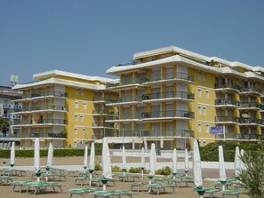 Exterior - Apartment 'Residence Il Panfilo Sul Mare' with Sea View, Shared Pool and Private Terrace (Jesolo)