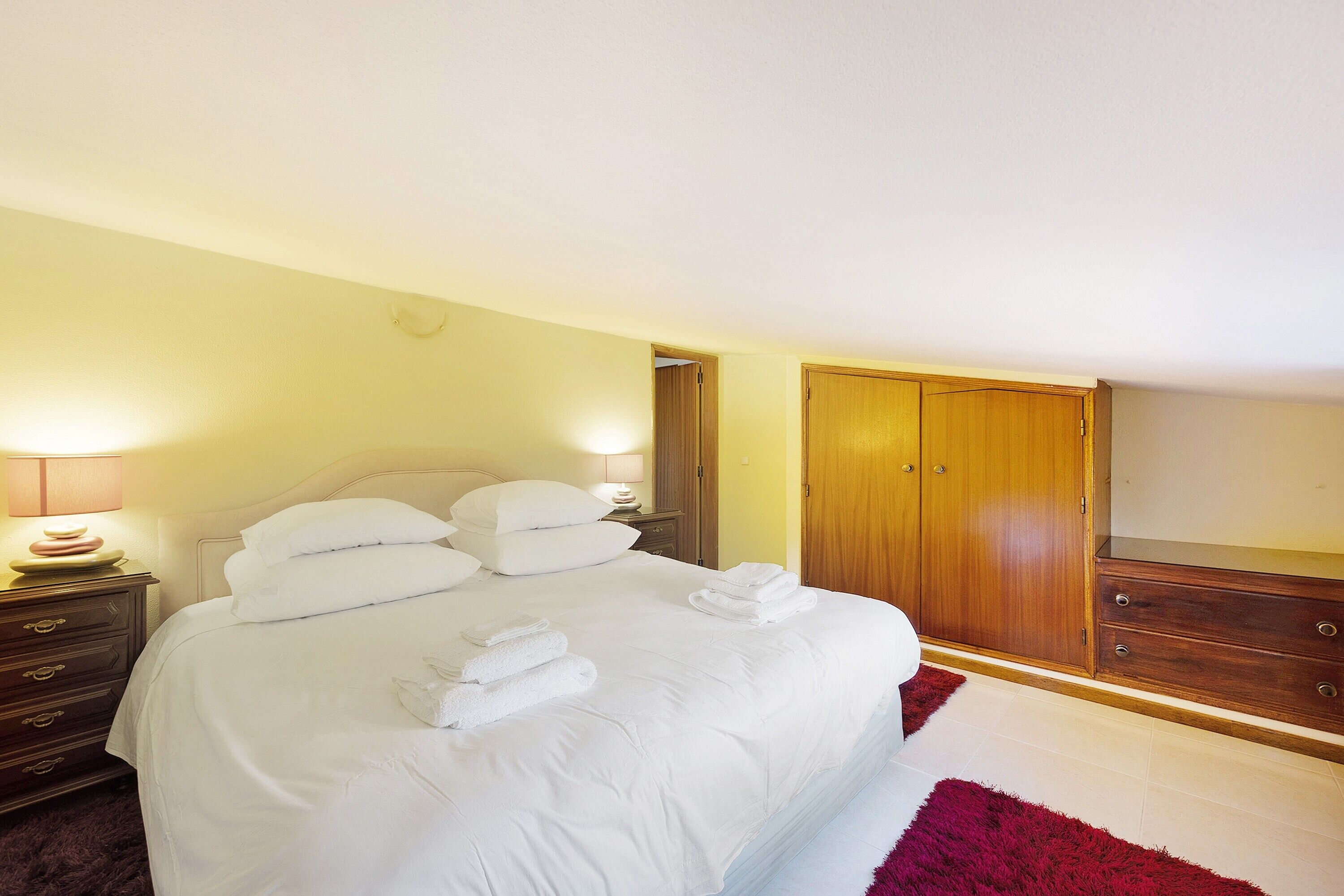 3 makuuhuonetta, ilmainen Wi-Fi, vuodevaatteet