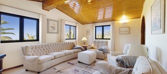 Country House 'A House with A View' with Sea View, Wi-Fi and Air Conditioning