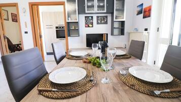 Apartment, 1 Bedroom, Smoking, Balcony | Dining