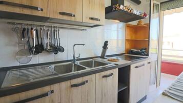 Apartment, 1 Bedroom, Smoking, Balcony | Private kitchen