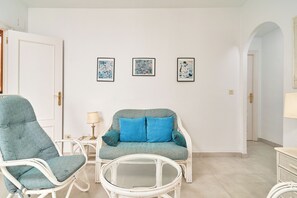 Televisión y chimenea