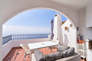 Outdoor dining - Apartment 'Atalaya' with Sea View, Wi-Fi and Air Conditioning (Almuñécar)