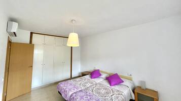 3 bedrooms, iron/ironing board, Internet