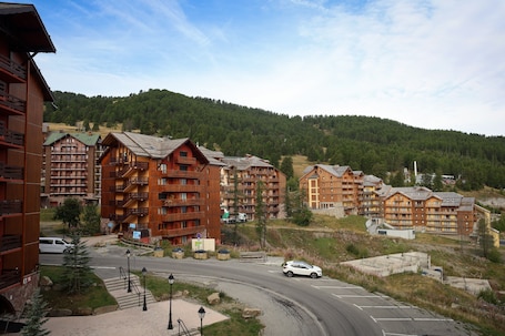 外観. Apartment 'Appartemment 6 Couchages Risoul' with Mountain View and Balcony