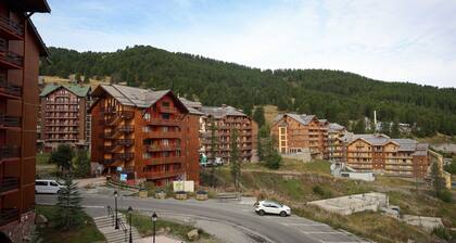 Apartment 'Appartemment 6 Couchages Risoul' with Mountain View and Balcony