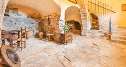 Apartment 'Cal Comorera' with Private Pool, Wi-Fi and Air Conditioning