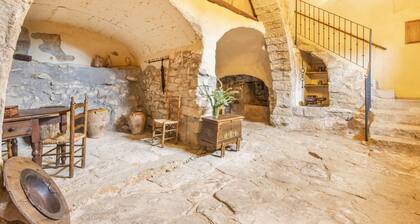 Apartment 'Cal Comorera' with Private Pool, Wi-Fi and Air Conditioning