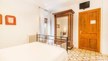 3 slaapkamers, een strijkplank/strijkijzer, gratis wifi, beddengoed